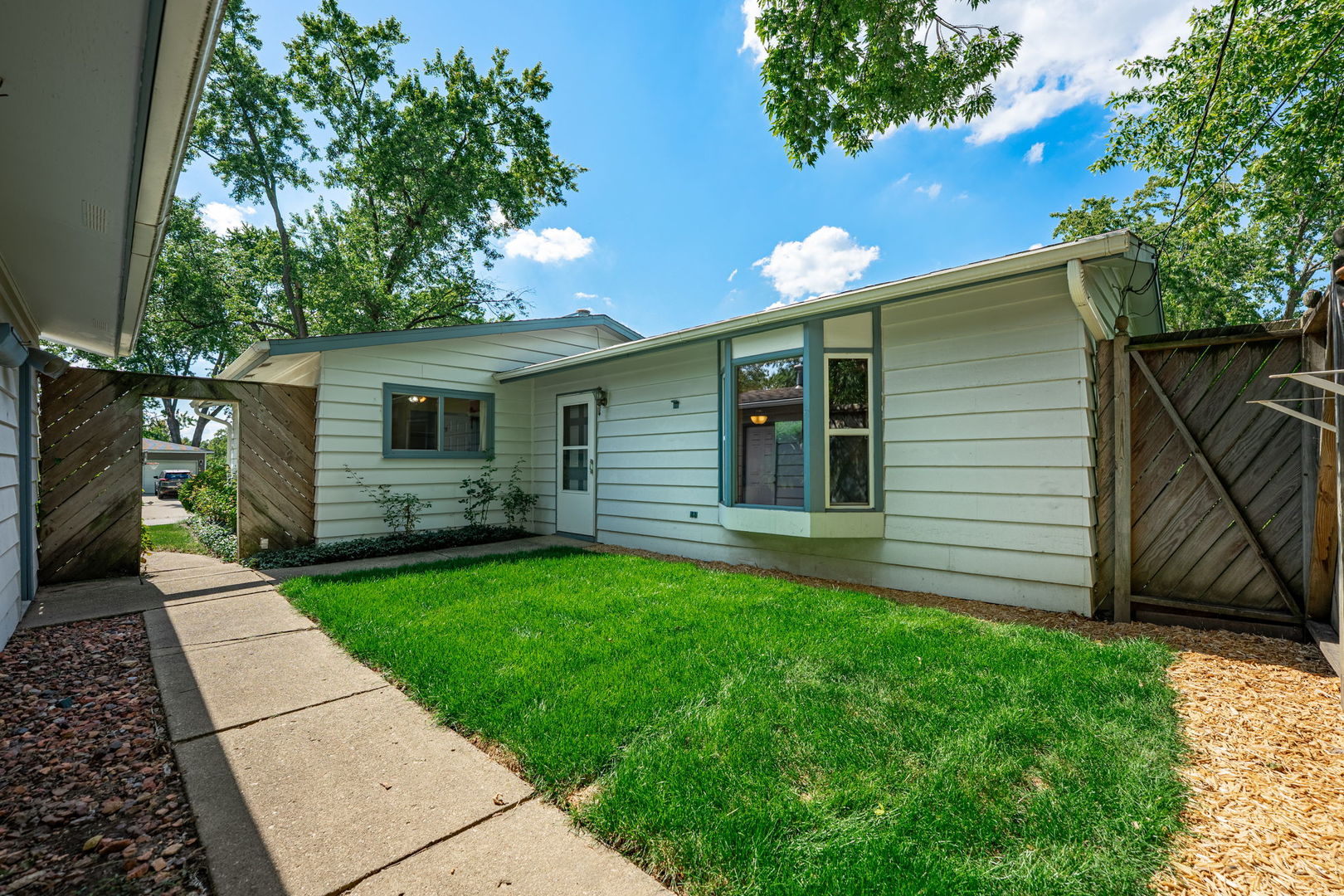 422 Tanglewood Drive, Streamwood, IL 60107
