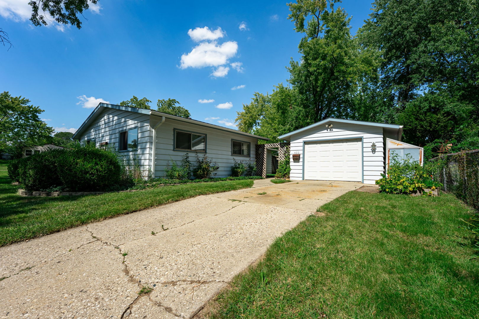 422 Tanglewood Drive, Streamwood, IL 60107