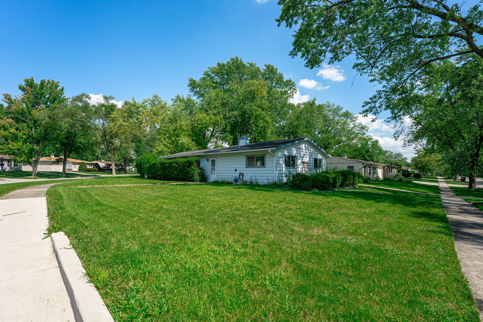 422 Tanglewood Drive, Streamwood, IL 60107