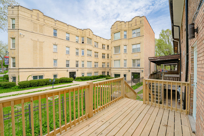 8313 S Ingleside Avenue, Chicago, IL 60619