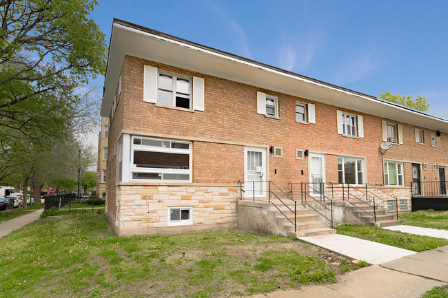 8313 S Ingleside Avenue, Chicago, IL 60619