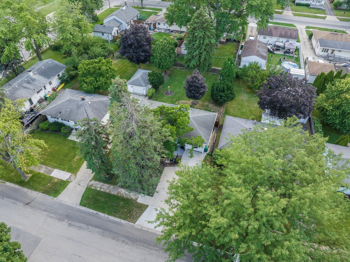 805 Lilac Lane, Joliet, IL 60435