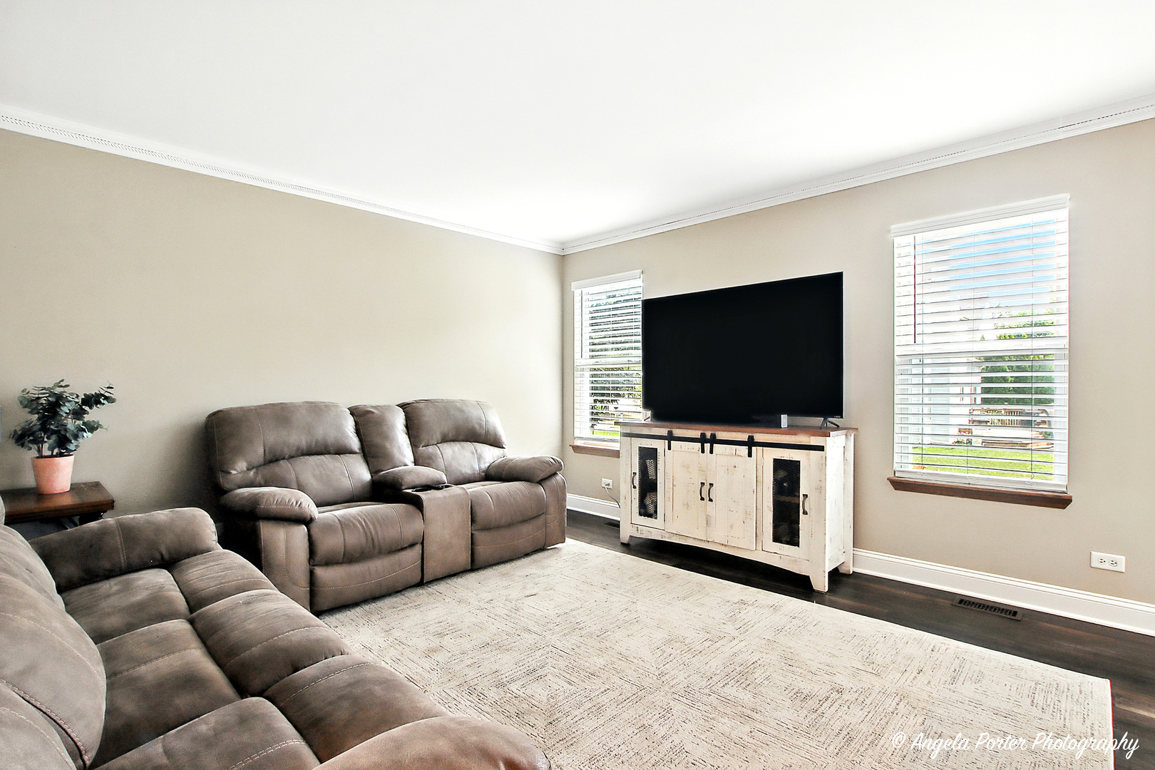 513 N Emerson Lane, Hainesville, IL 60030