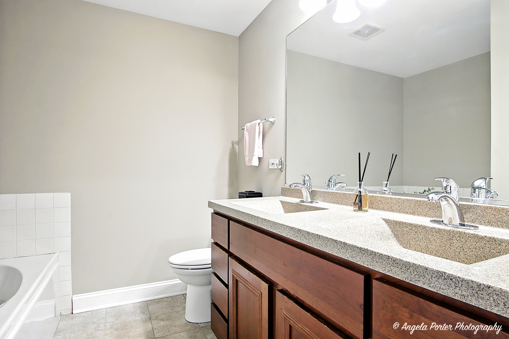 513 N Emerson Lane, Hainesville, IL 60030
