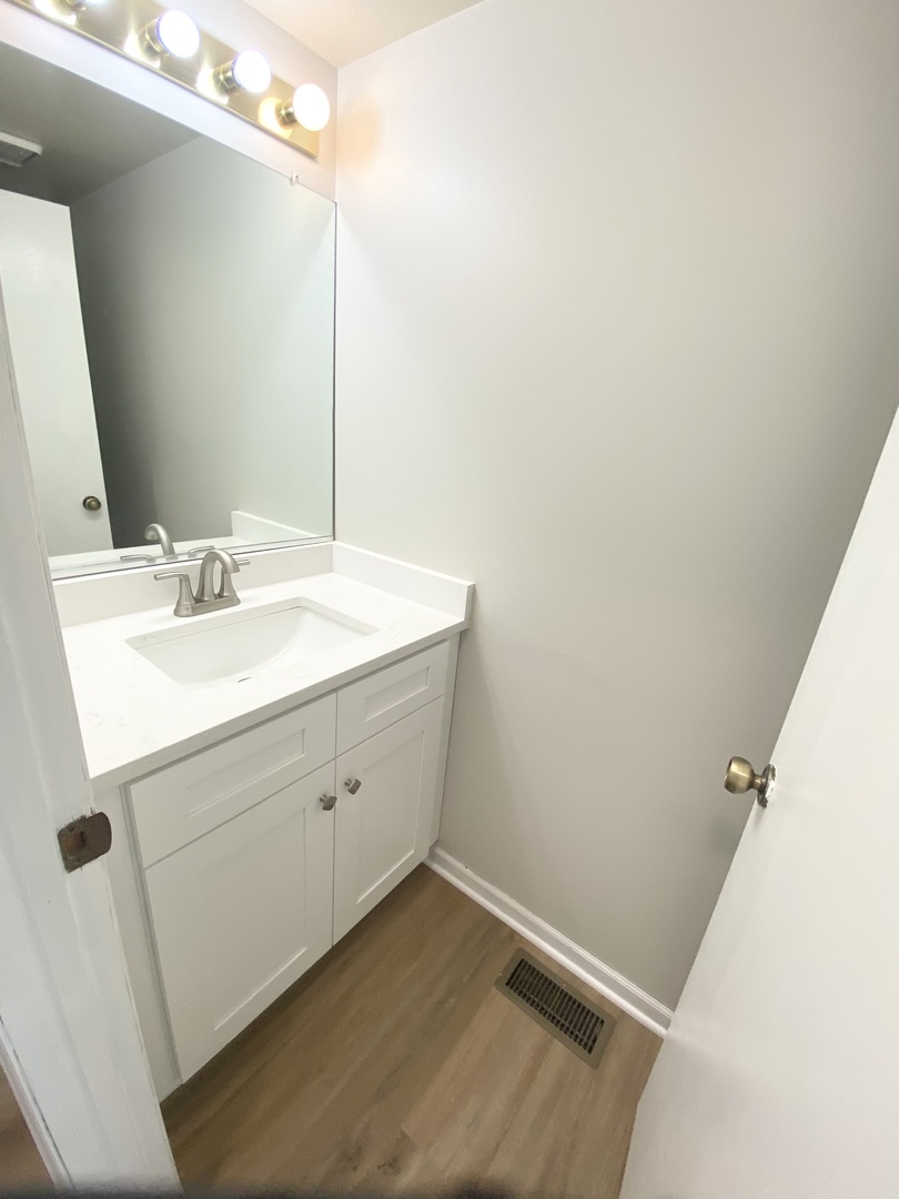 6504 Kensington Place, Downers Grove, IL 60516