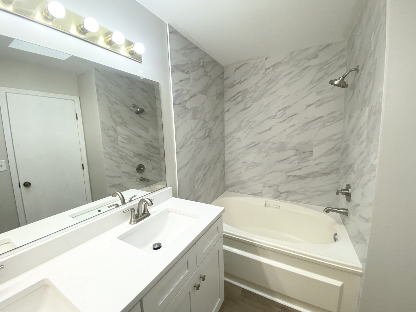 6504 Kensington Place, Downers Grove, IL 60516