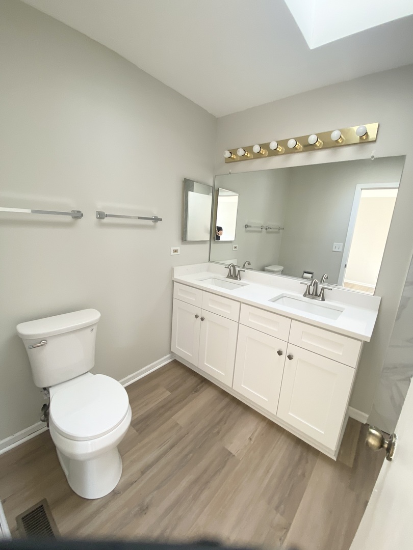 6504 Kensington Place, Downers Grove, IL 60516