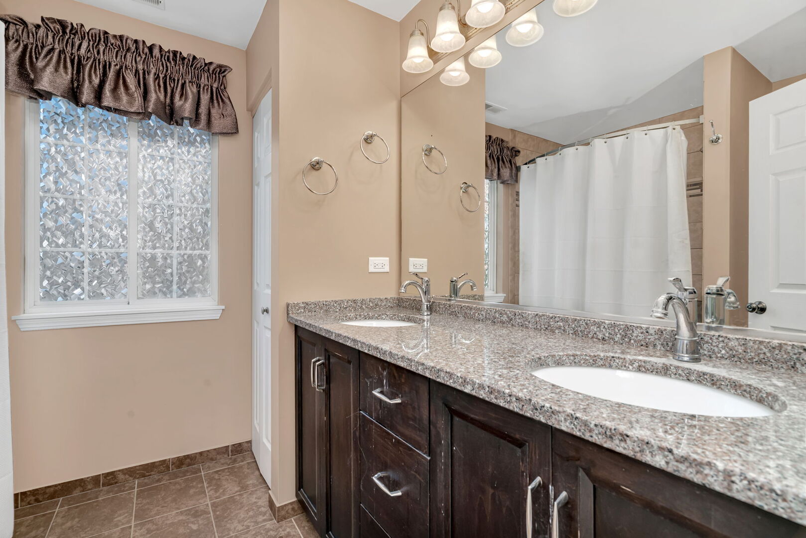 1002 Angelica Circle, Joliet, IL 60431