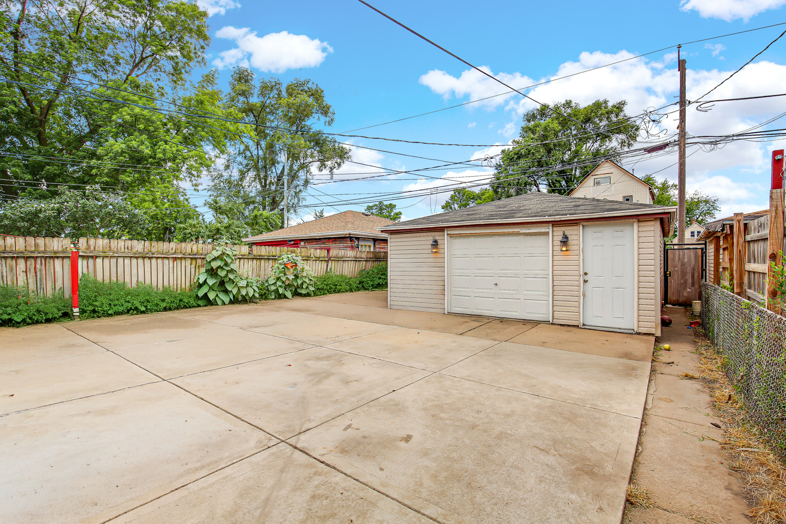 10502 S Hoxie Avenue, Chicago, IL 60617