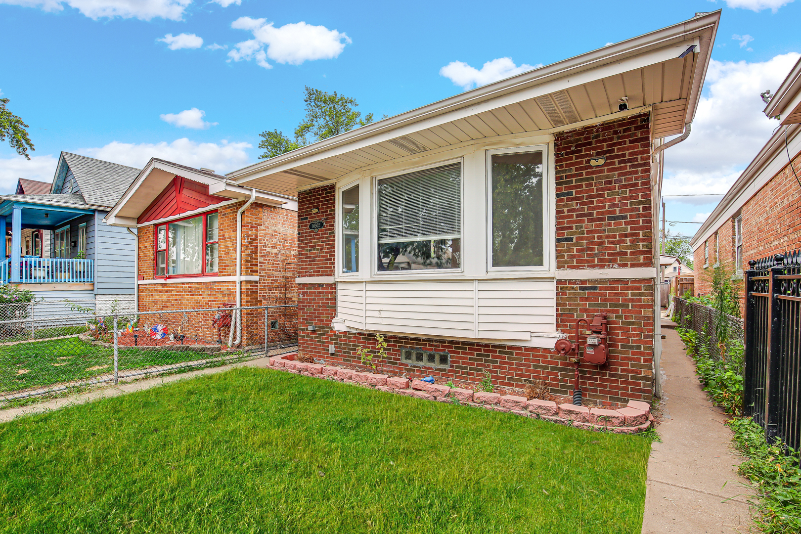 10502 S Hoxie Avenue, Chicago, IL 60617