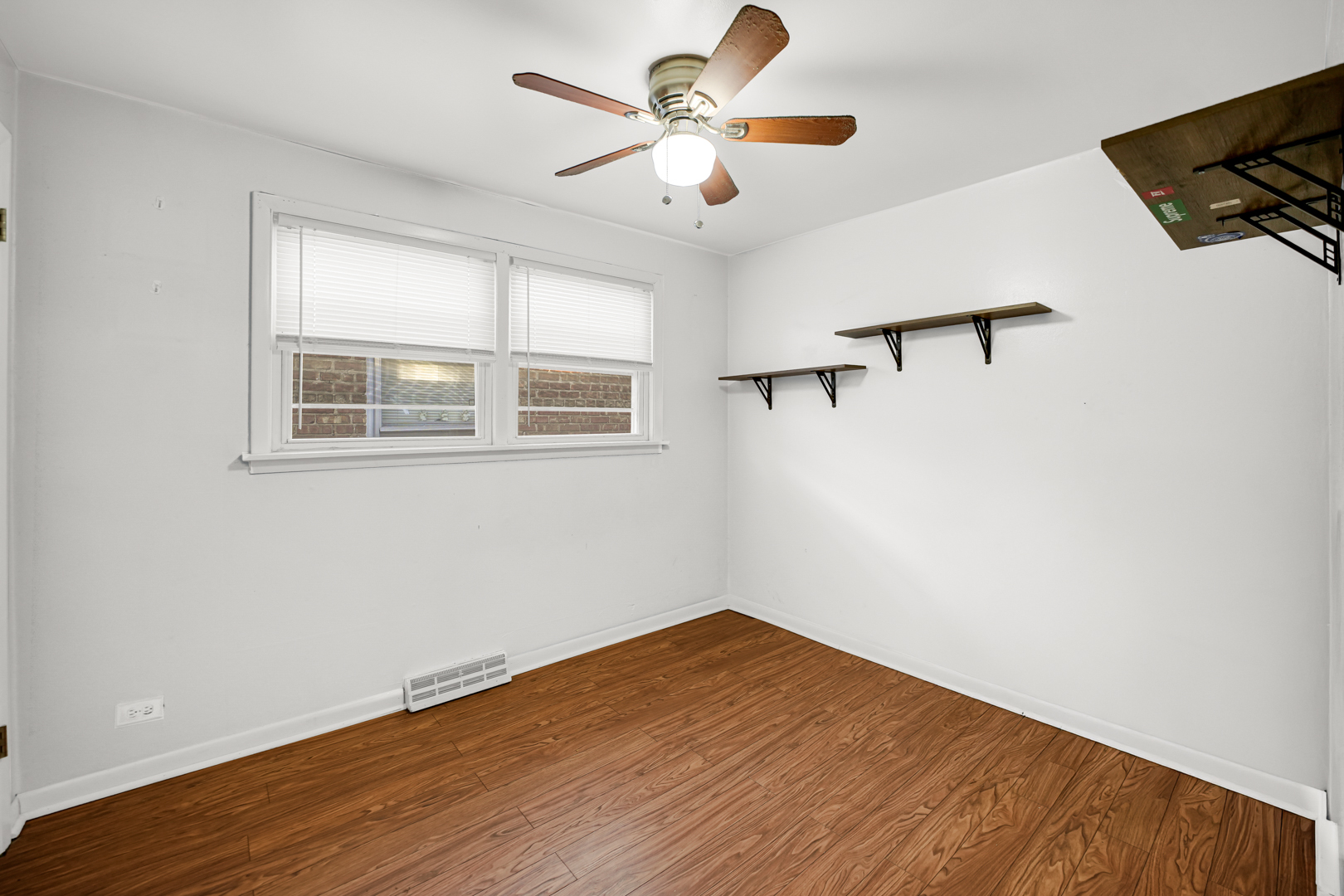 10502 S Hoxie Avenue, Chicago, IL 60617