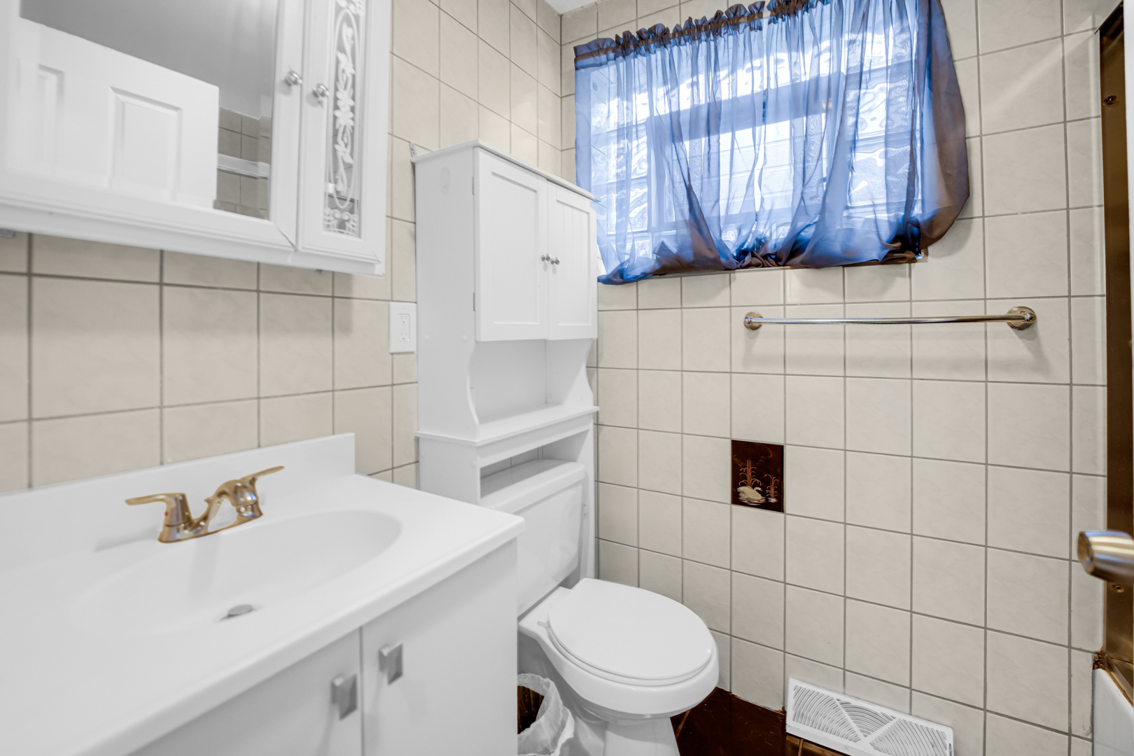 10502 S Hoxie Avenue, Chicago, IL 60617