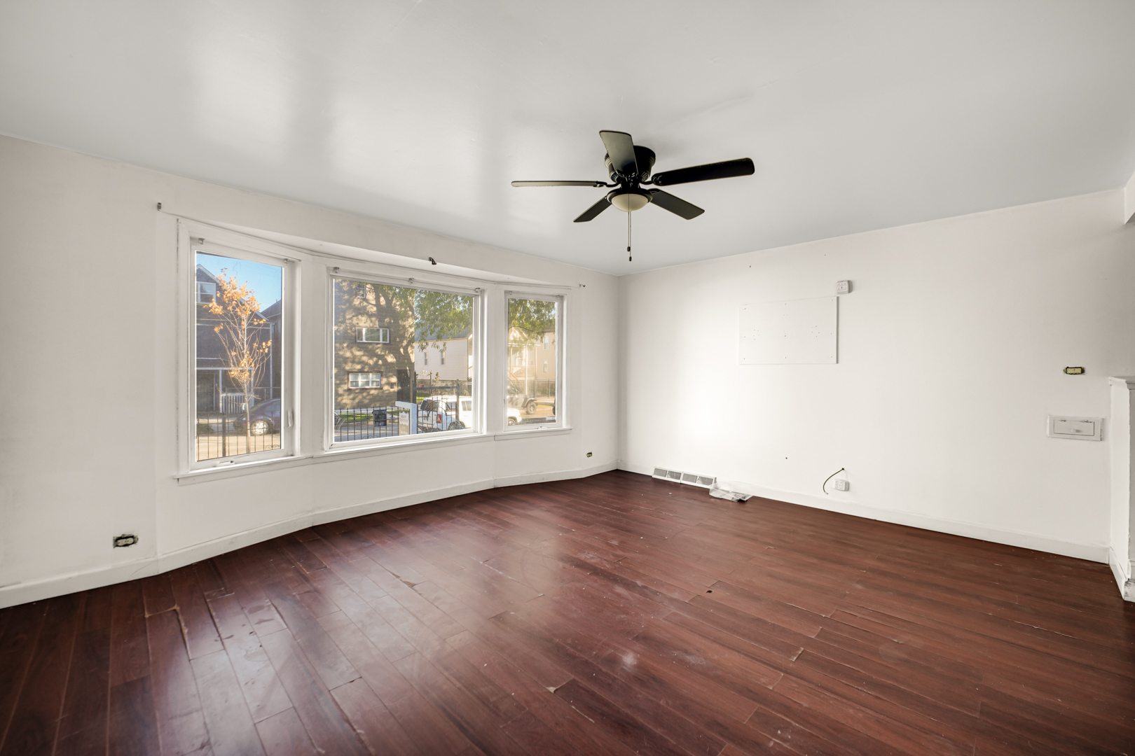 10502 S Hoxie Avenue, Chicago, IL 60617