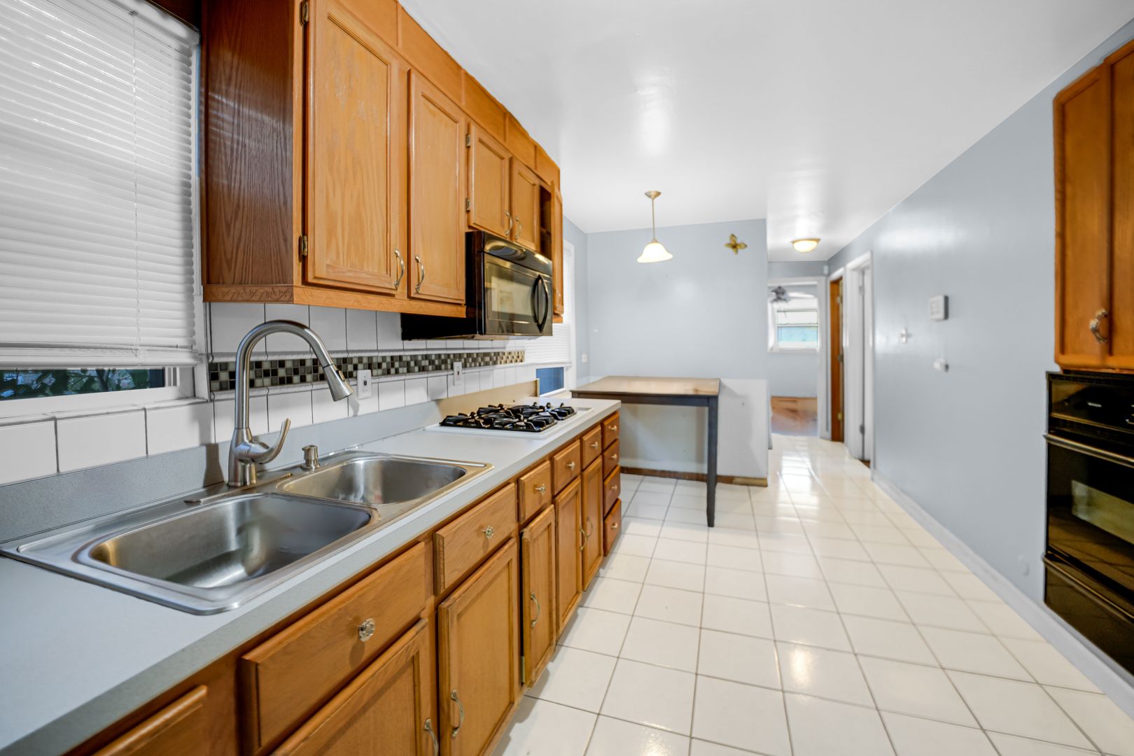 10502 S Hoxie Avenue, Chicago, IL 60617