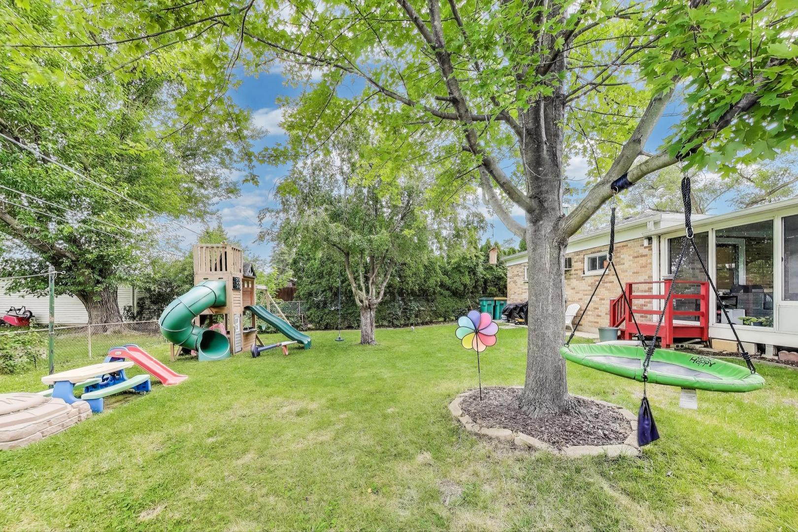 360 Rosewood Avenue, Buffalo Grove, IL 60089