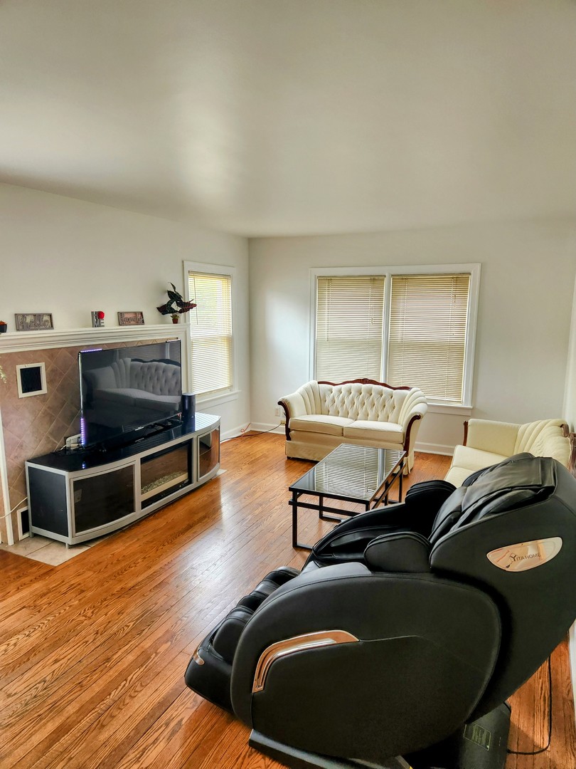 421 N Neltnor Boulevard, West Chicago, IL 60185