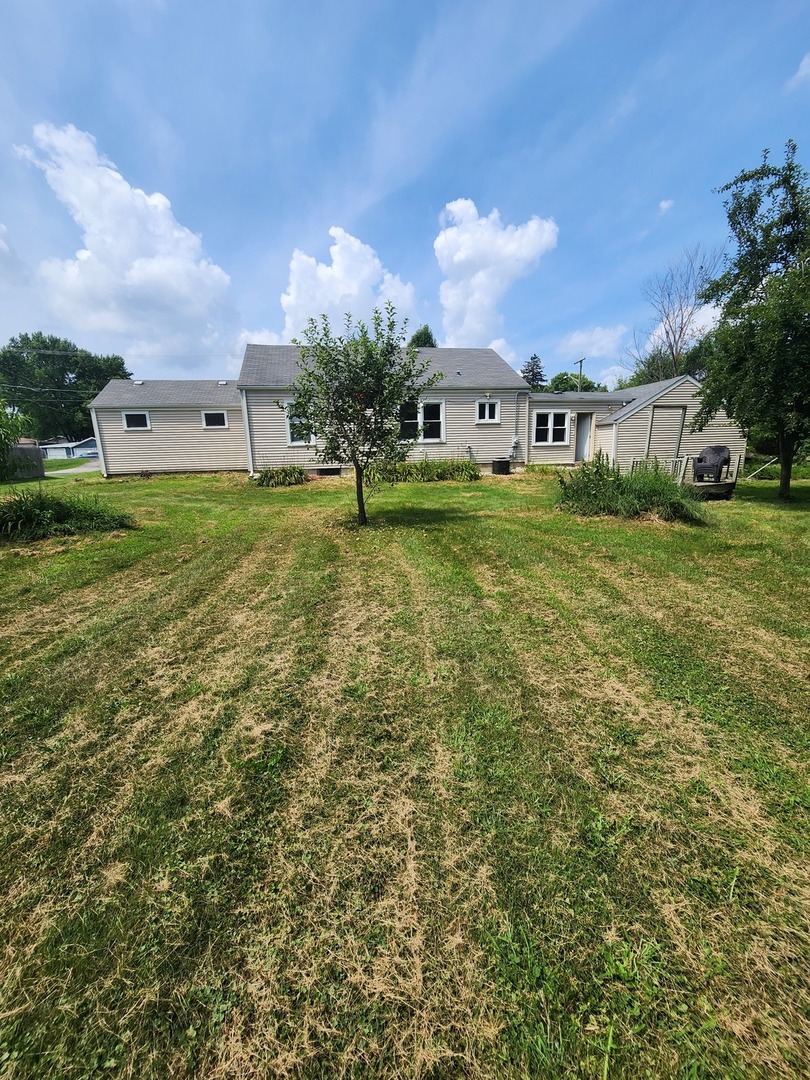 421 N Neltnor Boulevard, West Chicago, IL 60185