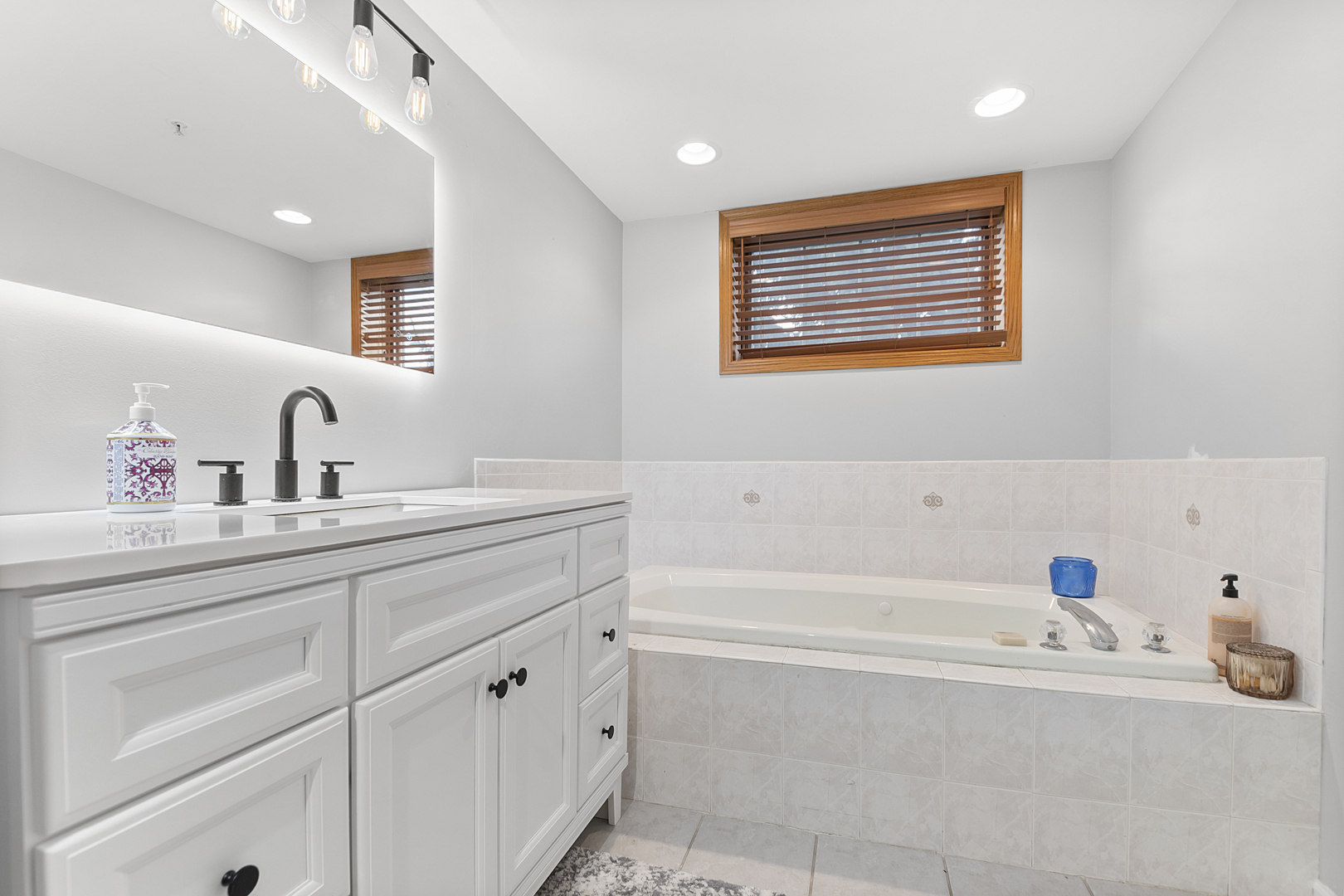 6743 S Pointe Drive #2A, Tinley Park, IL 60477