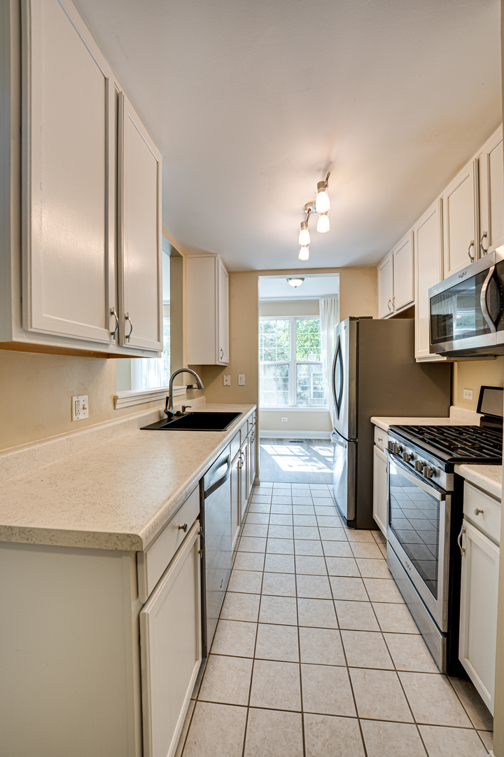 2855 Vernal Lane, Naperville, IL 60564