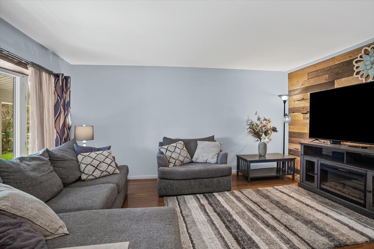 230 Brookhaven Drive, Elk Grove Village, IL 60007