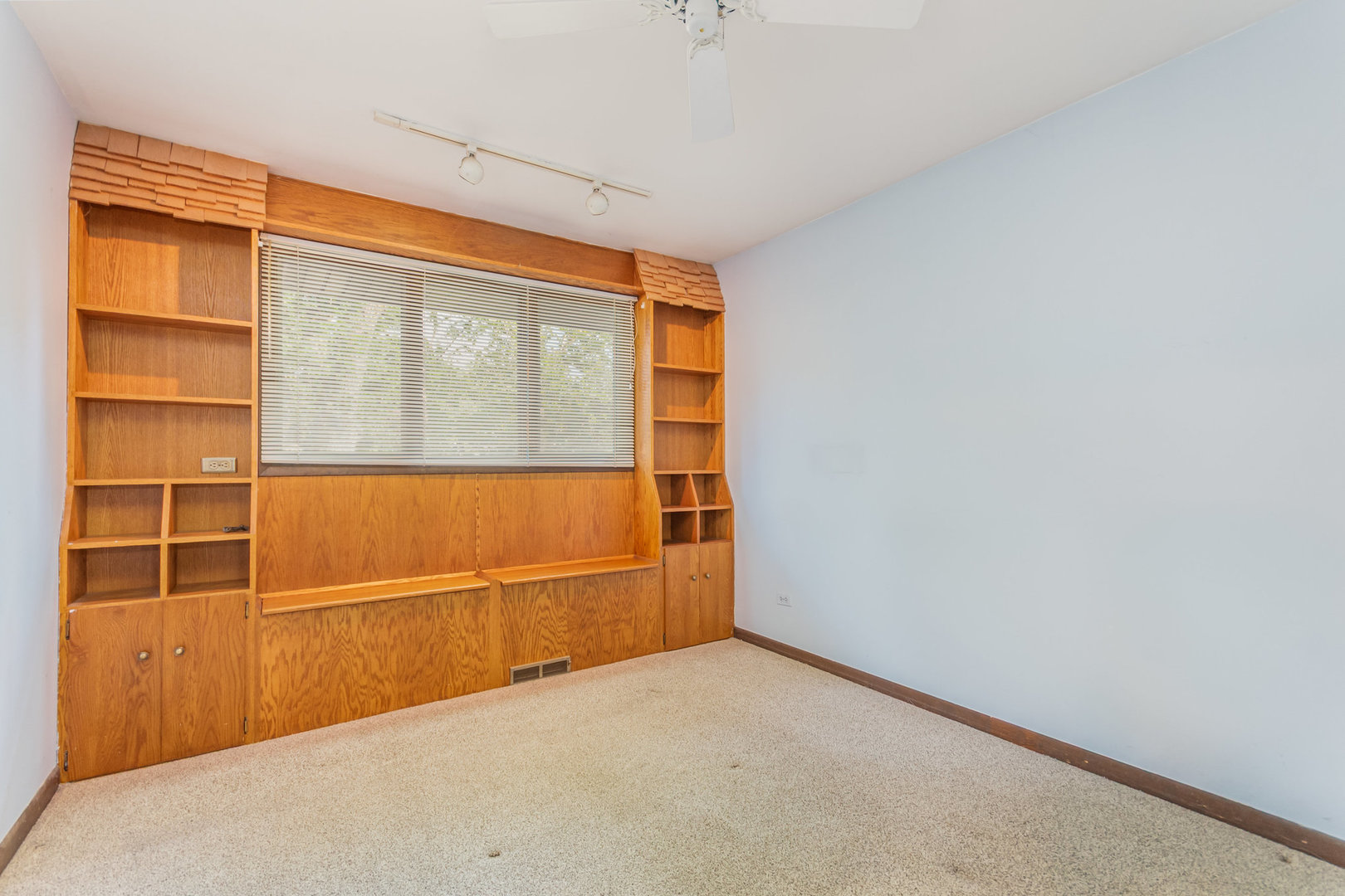 414 Hillview Court, Lemont, IL 60439