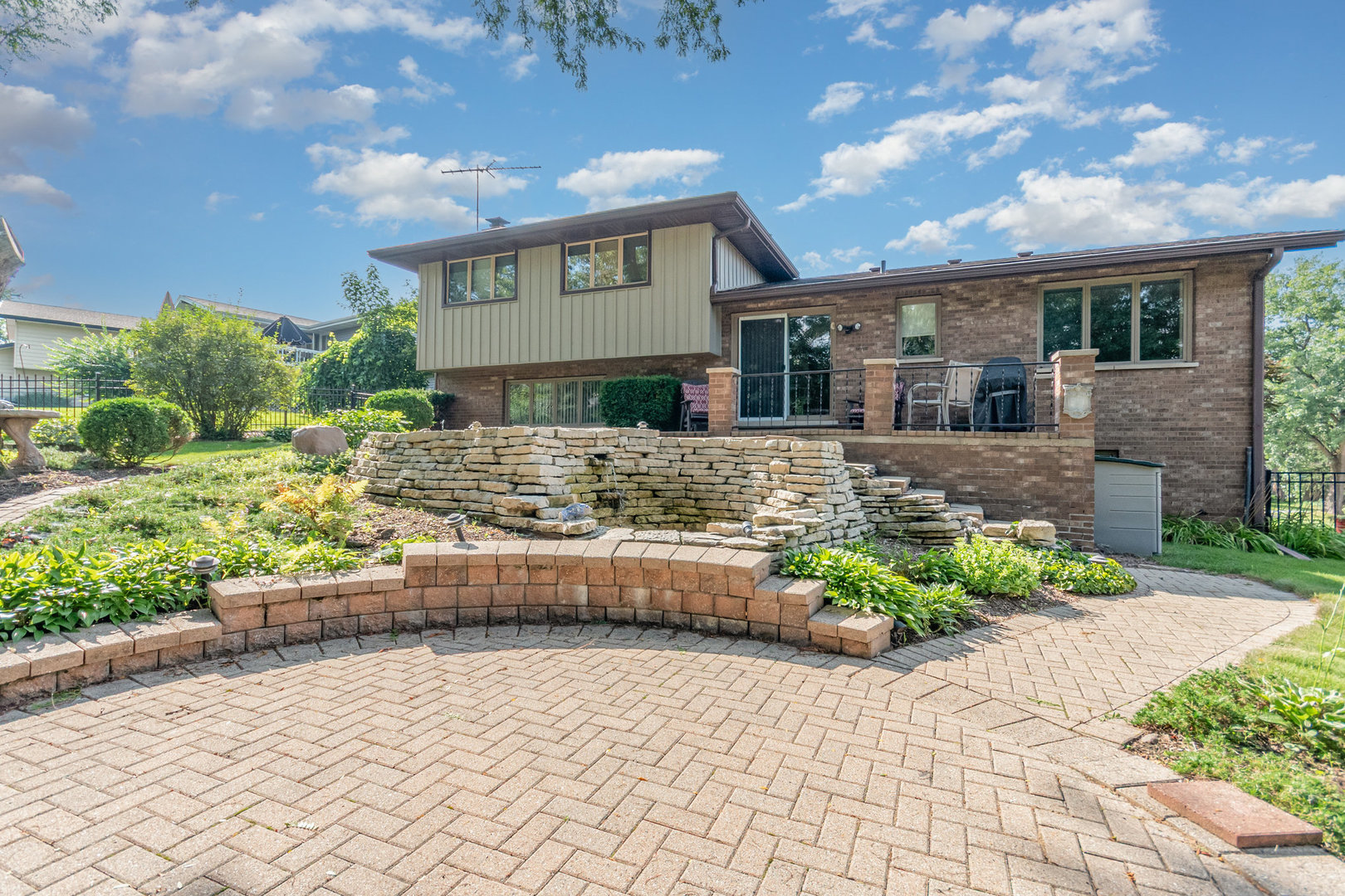 414 Hillview Court, Lemont, IL 60439