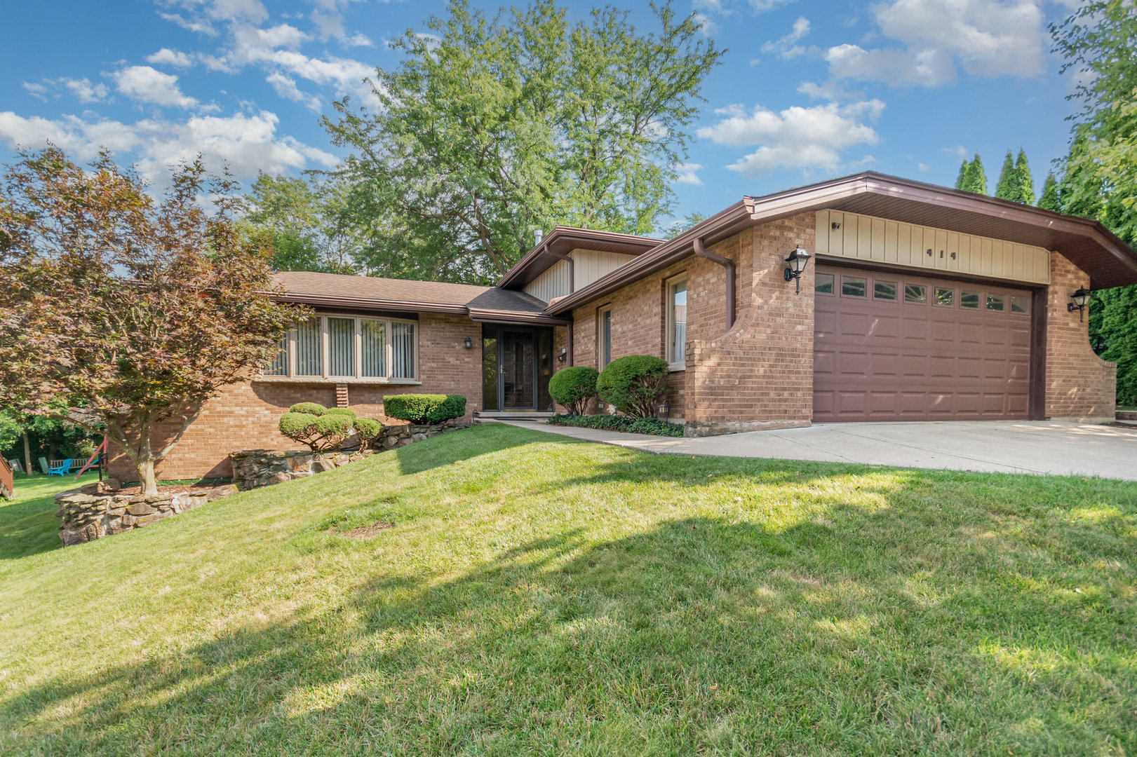 414 Hillview Court, Lemont, IL 60439