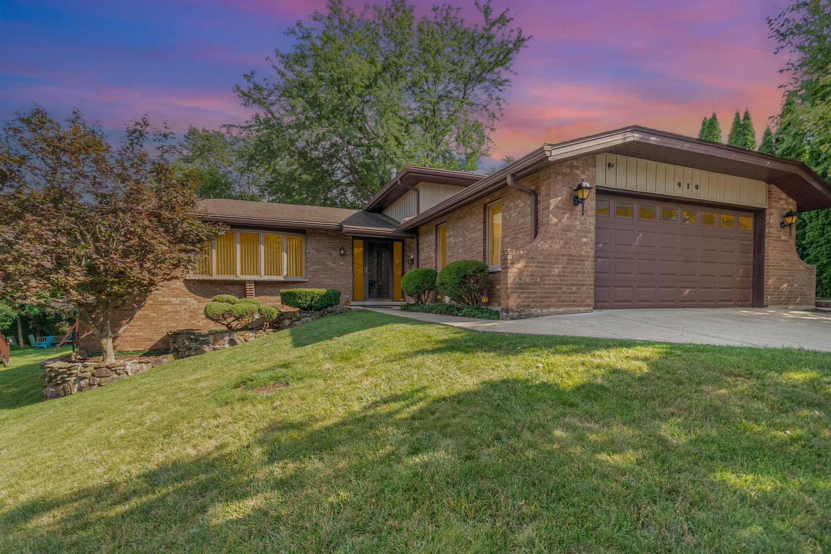 414 Hillview Court, Lemont, IL 60439