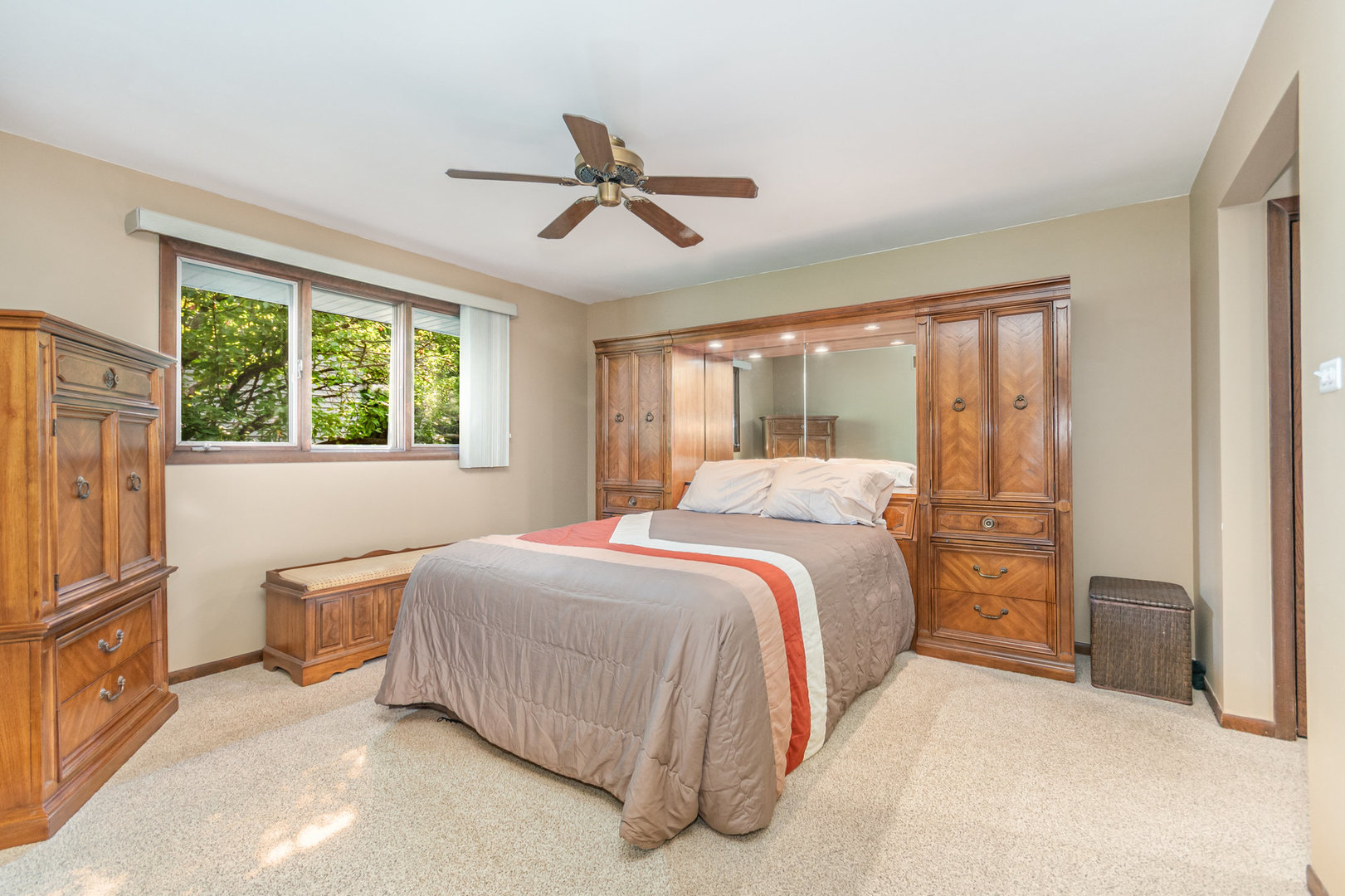 414 Hillview Court, Lemont, IL 60439