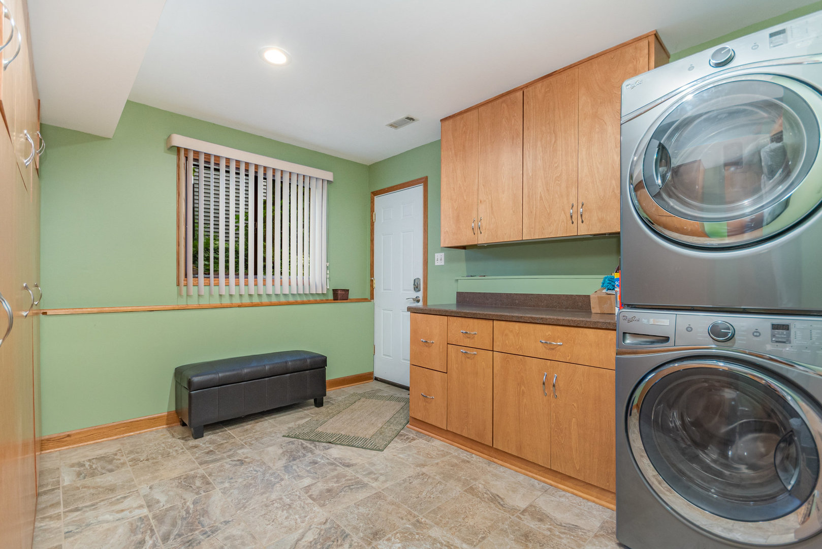 414 Hillview Court, Lemont, IL 60439