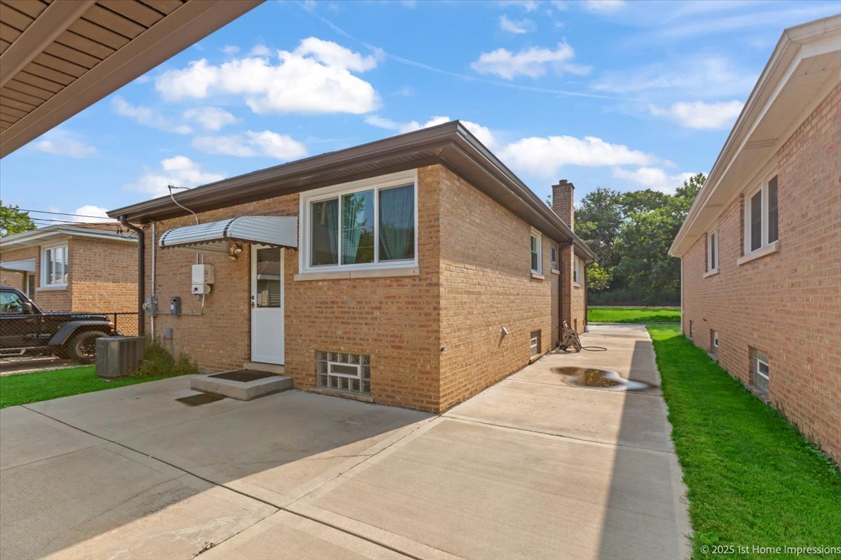 11214 S Sacramento Avenue, Chicago, IL 60655