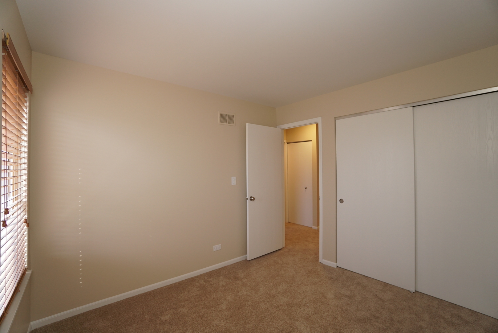 86 Bradford Lane, Mundelein, IL 60060