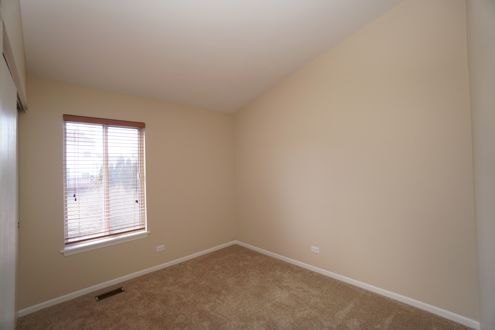 86 Bradford Lane, Mundelein, IL 60060