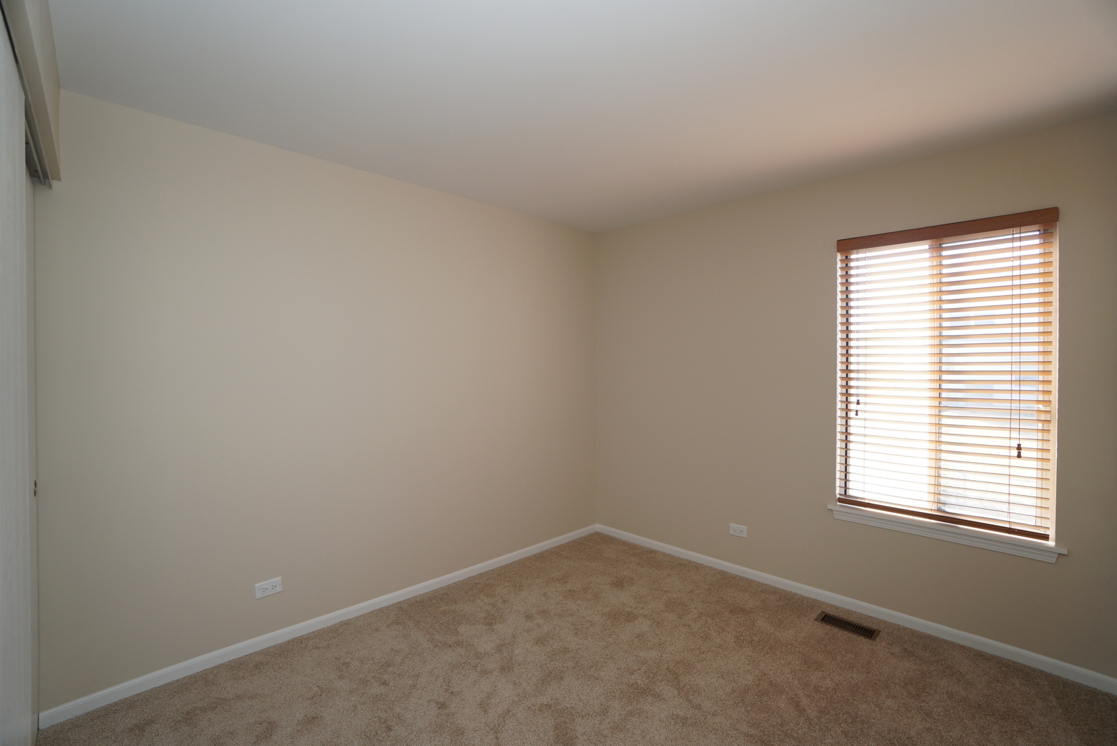 86 Bradford Lane, Mundelein, IL 60060
