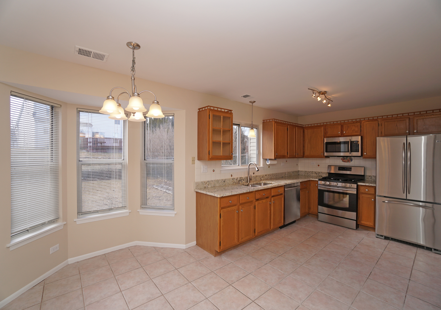 86 Bradford Lane, Mundelein, IL 60060