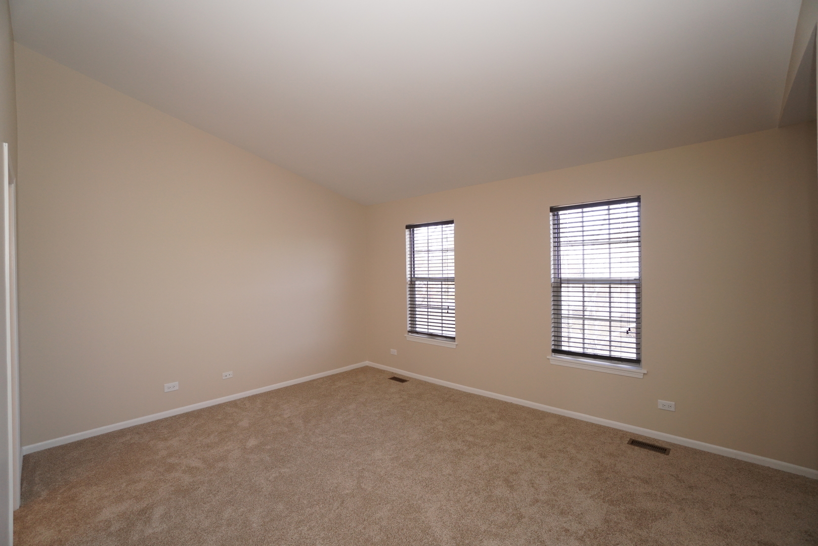 86 Bradford Lane, Mundelein, IL 60060