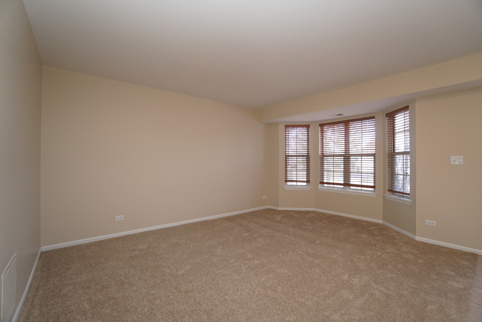 86 Bradford Lane, Mundelein, IL 60060