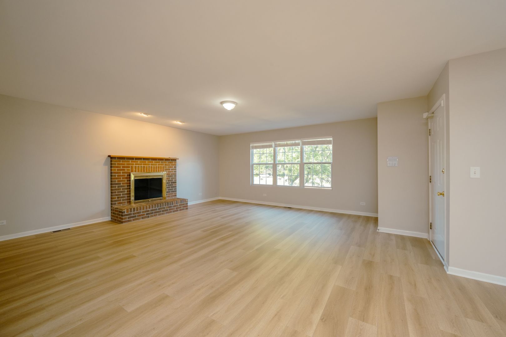 1223 E Davis Street #A, Arlington Heights, IL 60005