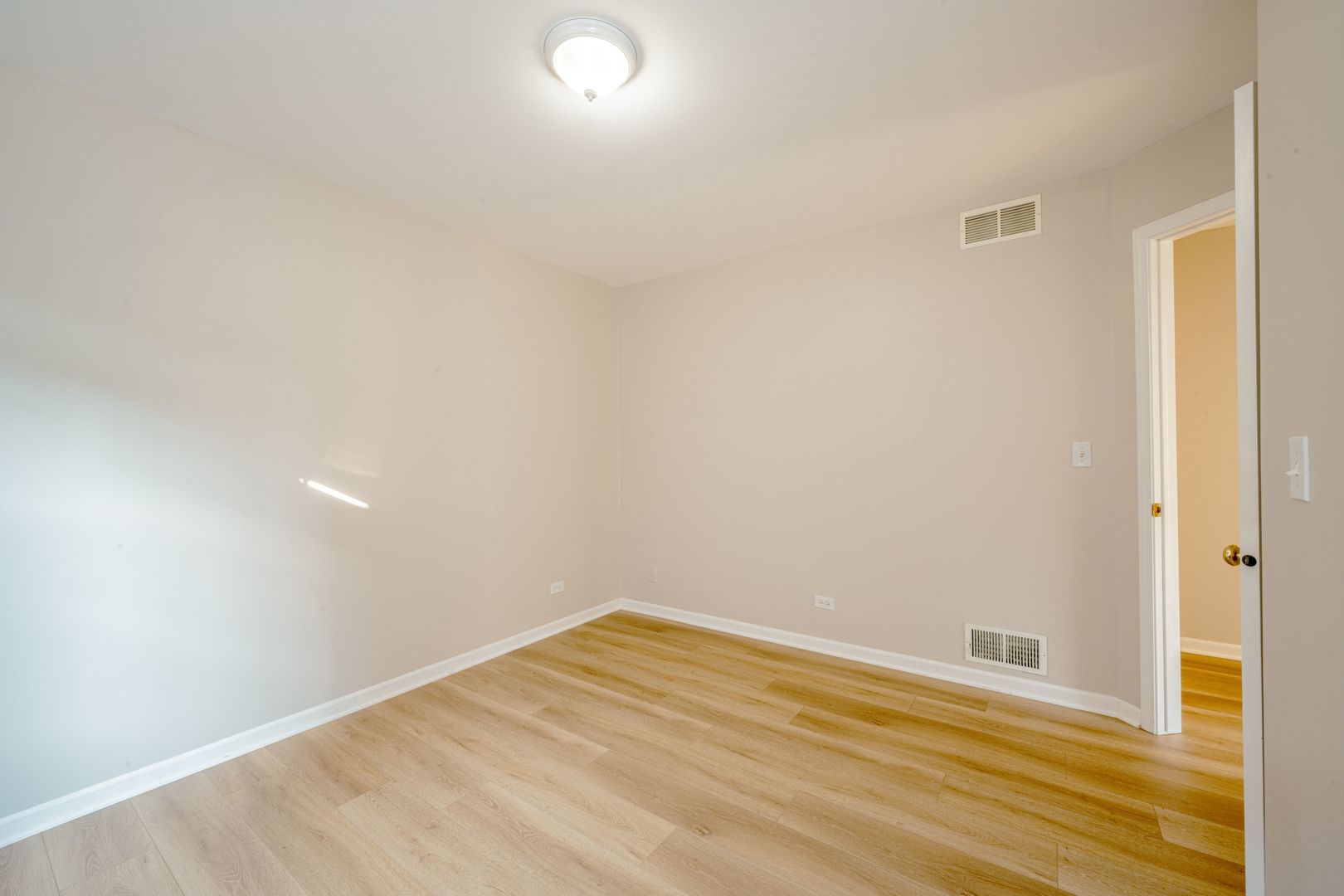 1223 E Davis Street #A, Arlington Heights, IL 60005