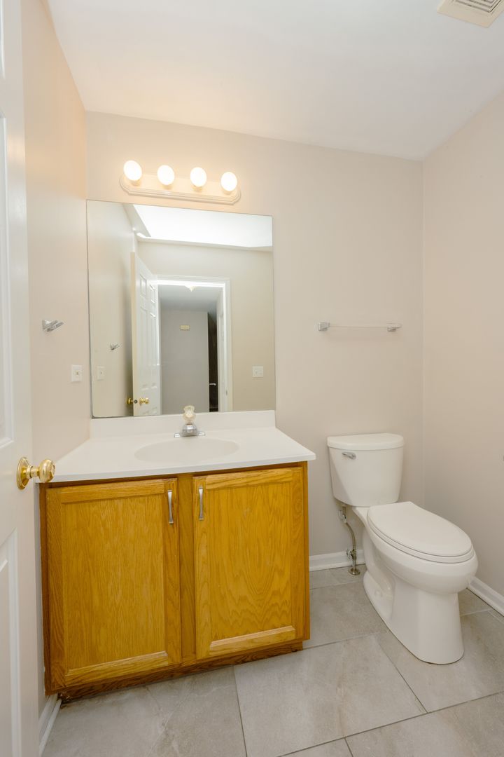 1223 E Davis Street #A, Arlington Heights, IL 60005