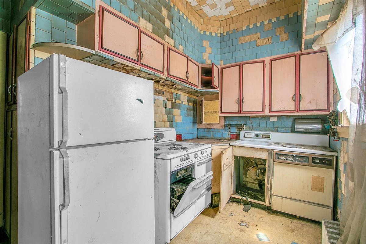 6532 S Eberhart Avenue, Chicago, IL 60637