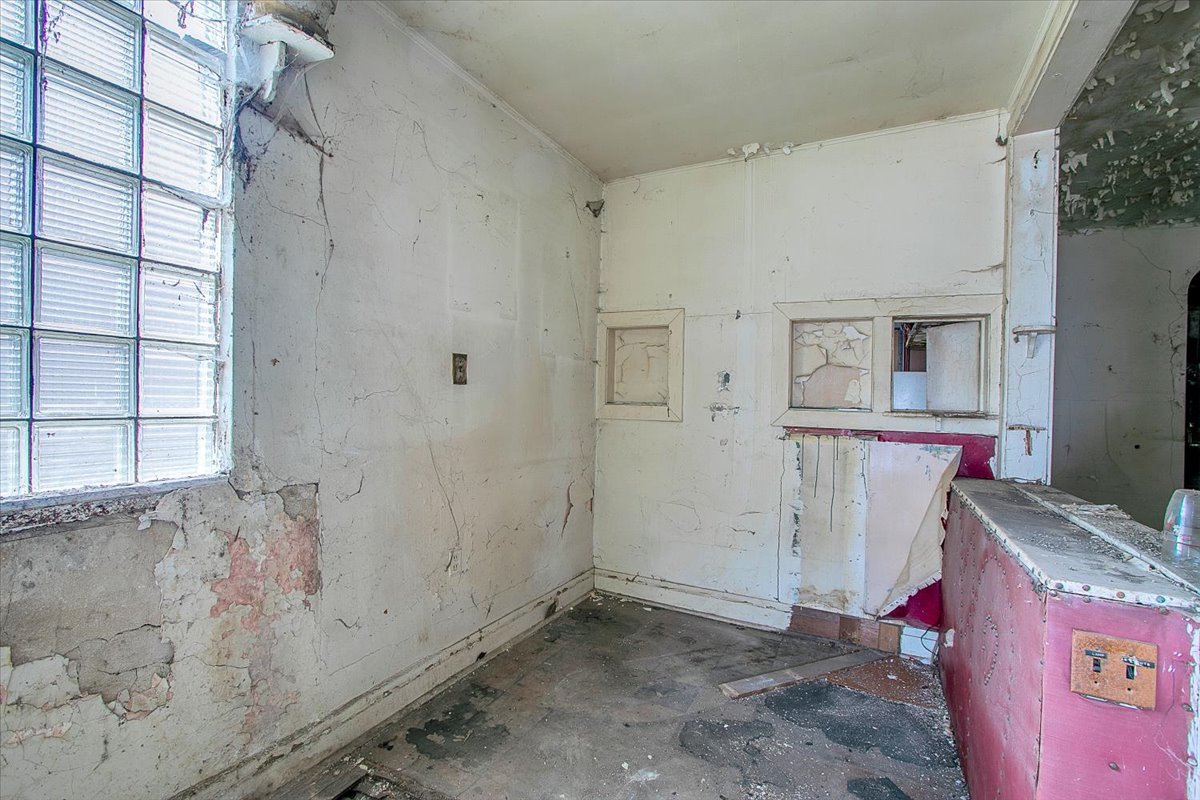 6532 S Eberhart Avenue, Chicago, IL 60637