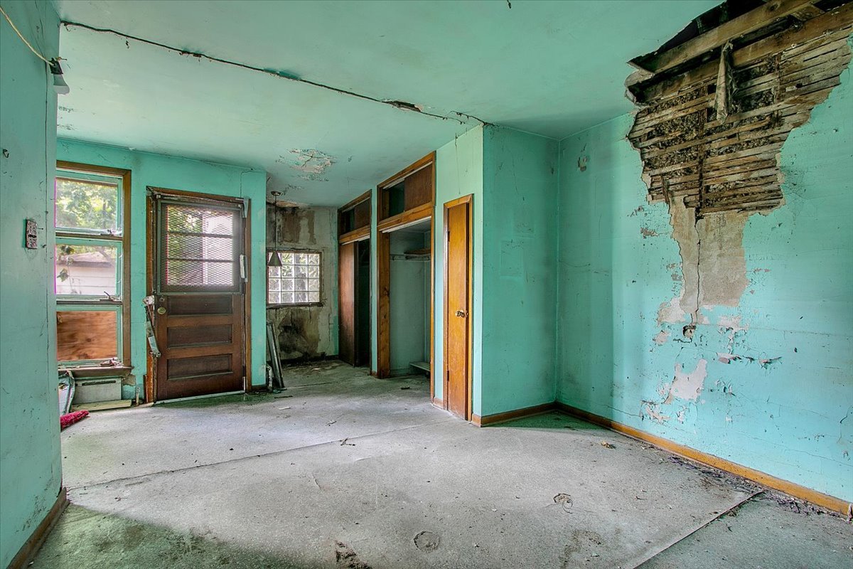 6532 S Eberhart Avenue, Chicago, IL 60637