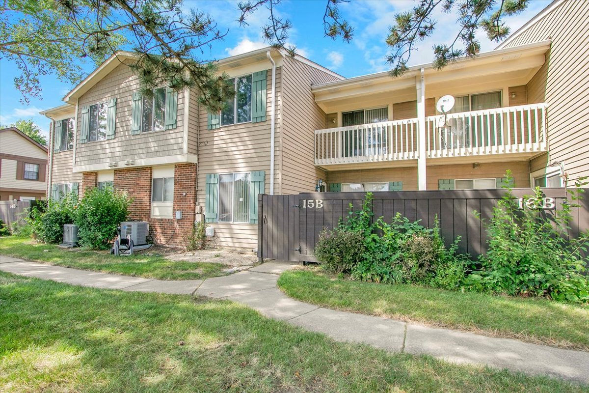 15B Fernwood Drive, Bolingbrook, IL 60440