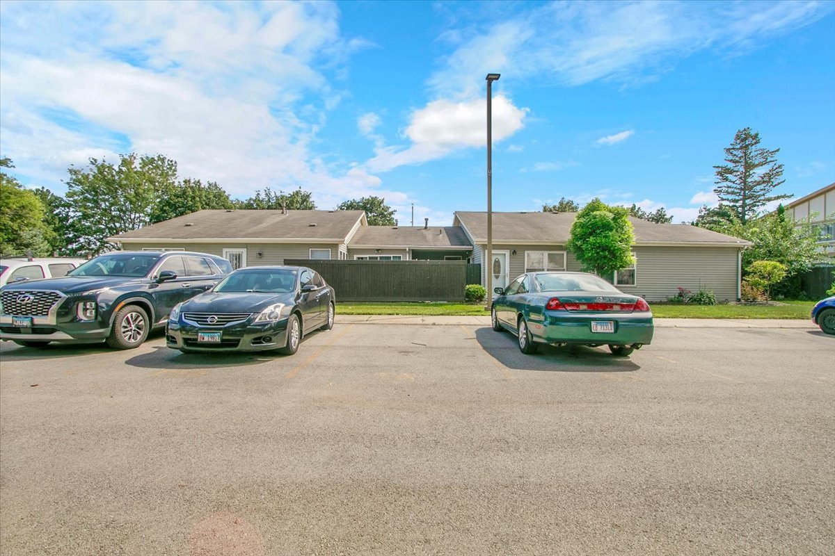 15B Fernwood Drive, Bolingbrook, IL 60440