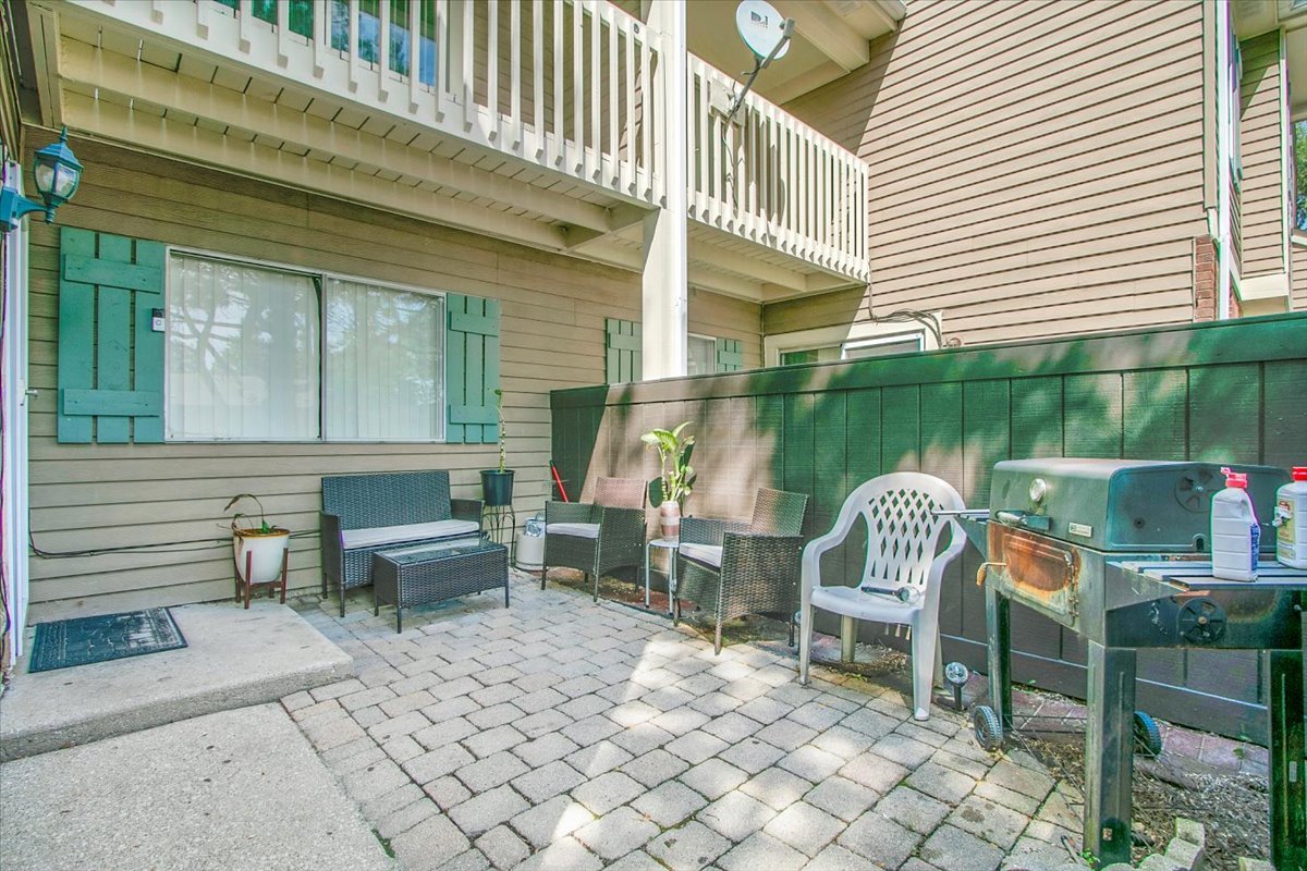 15B Fernwood Drive, Bolingbrook, IL 60440
