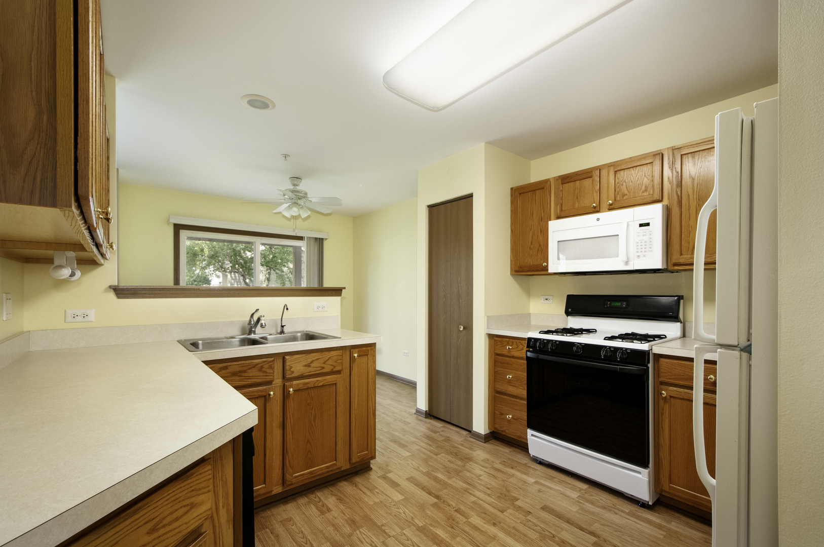 21230 W Walnut Drive #D, Plainfield, IL 60544
