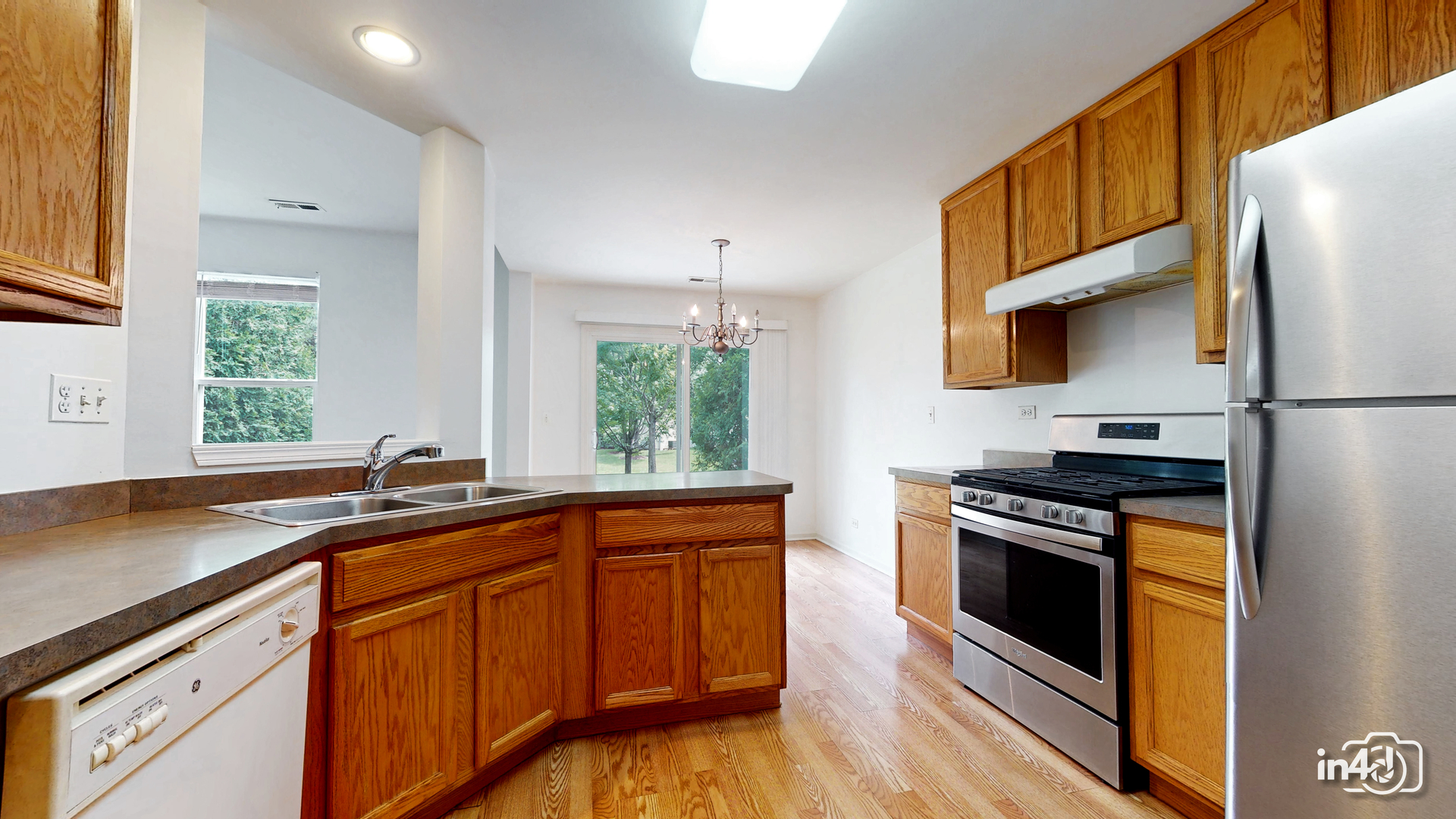 529 METROPOLITAN Street, Aurora, IL 60502