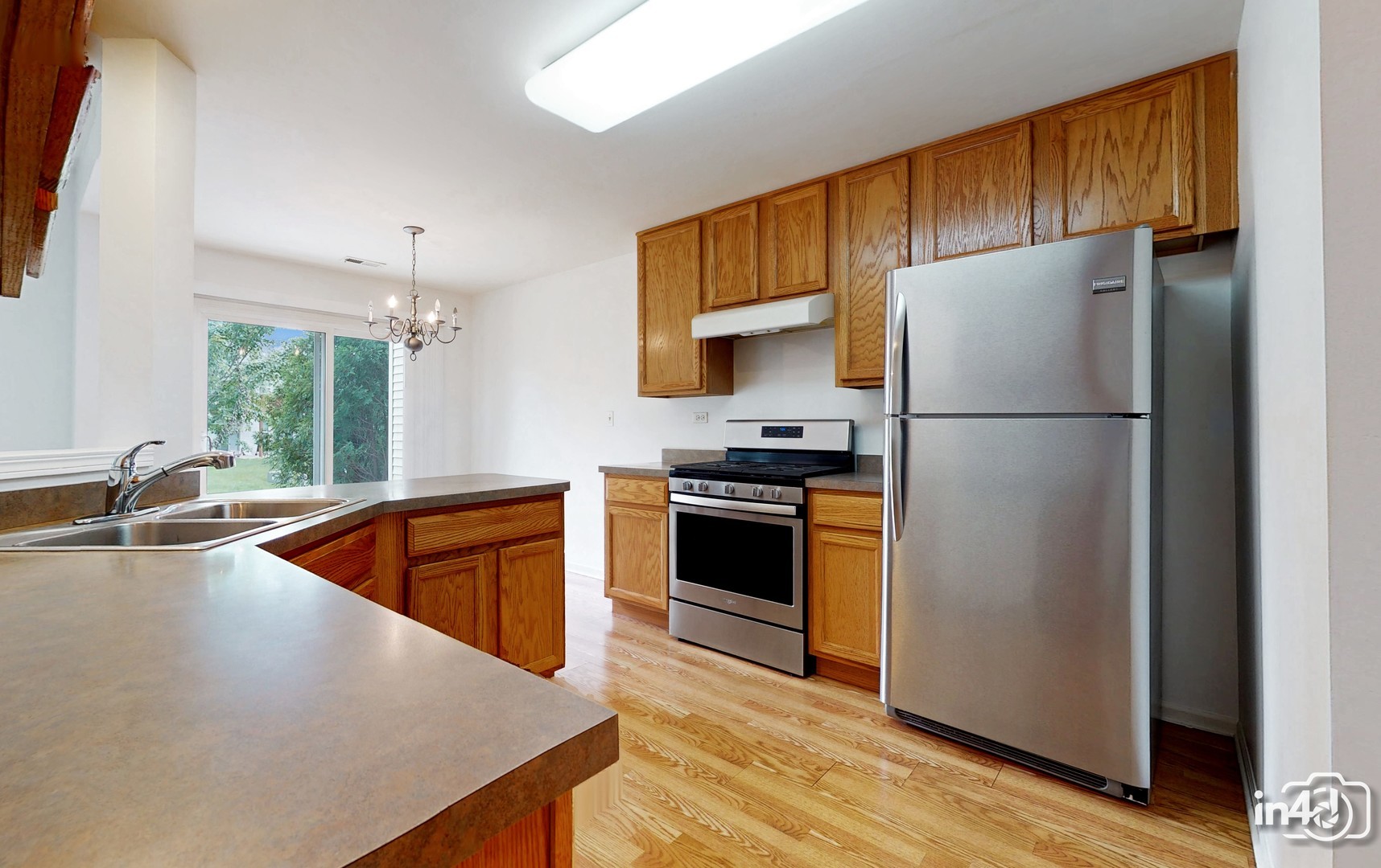 529 METROPOLITAN Street, Aurora, IL 60502
