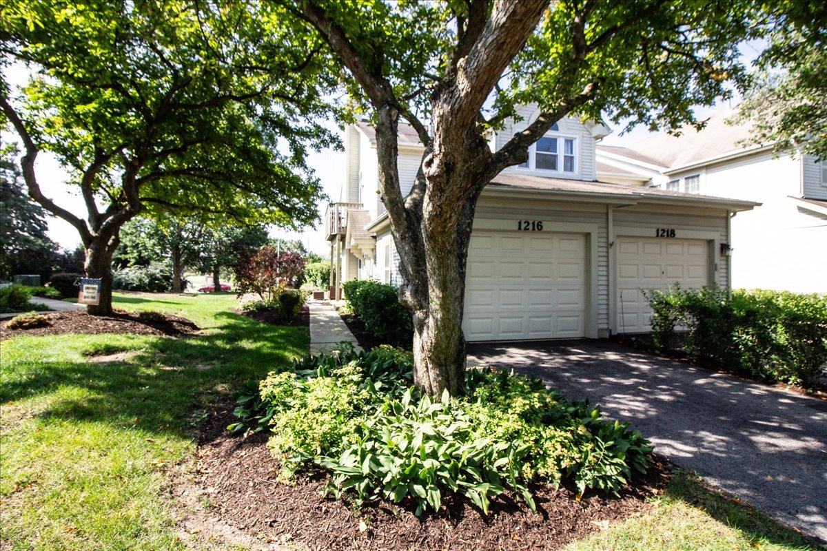 1216 Tennyson Lane #1216, Naperville, IL 60540